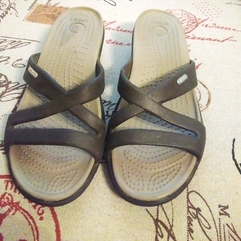 Crocs Women Swiftwater Sandal Color Walnut Size 7